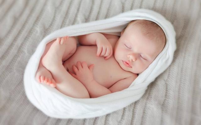 چرا بدن نوزاد بوی خوب میدهد؟