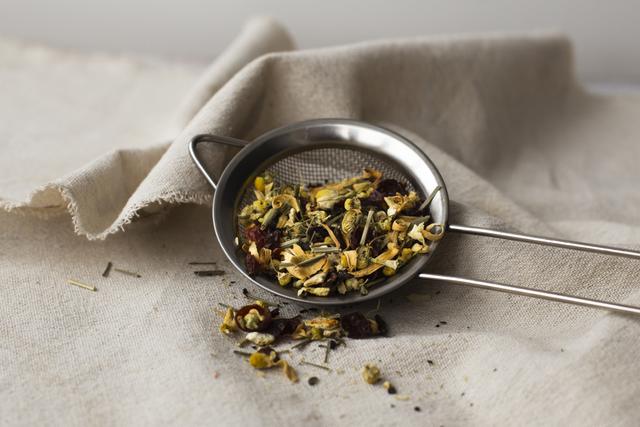 معرفی چای‌های گیاهی و خواص آن‌ها