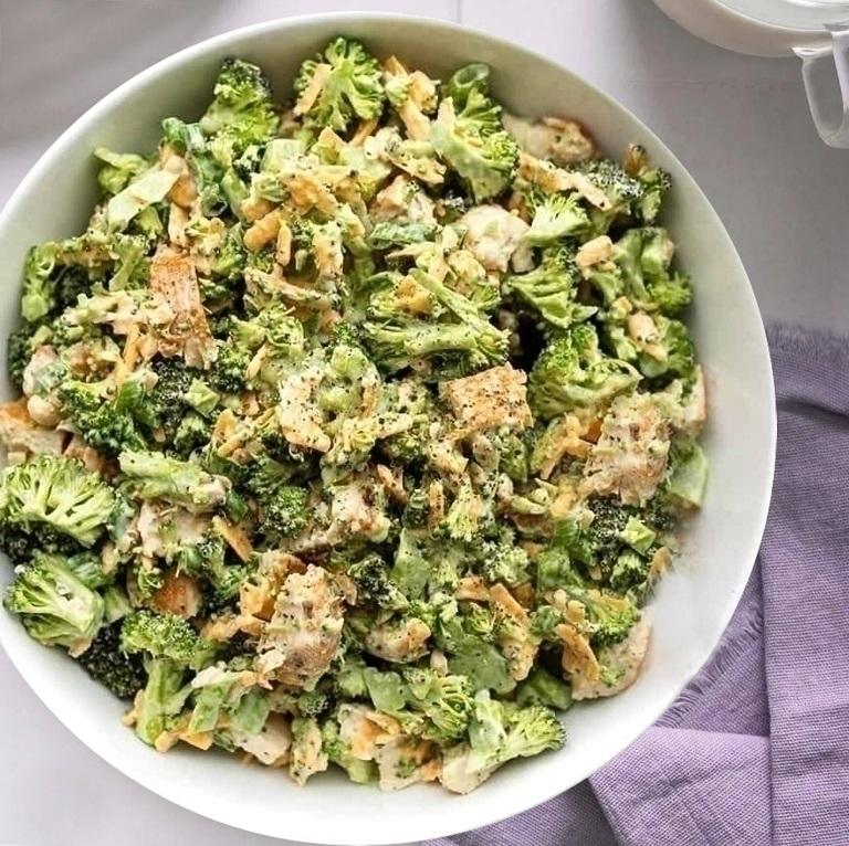 Insalata di pollo e broccoli