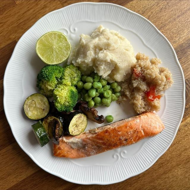 Salmon with Quinoa and Vegetables